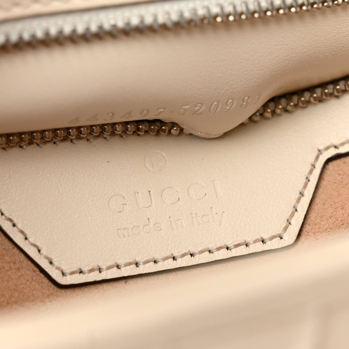 Calfskin Matelasse Aria Small GG Marmont Shoulder Bag Mystic White