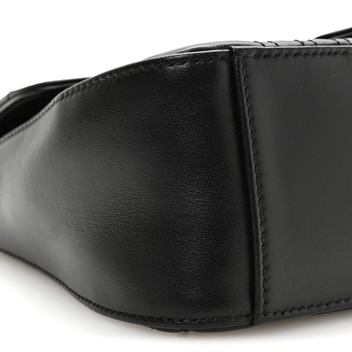 Calfskin Matelasse Monochrome GG Marmont Top Handle Shoulder Bag Black